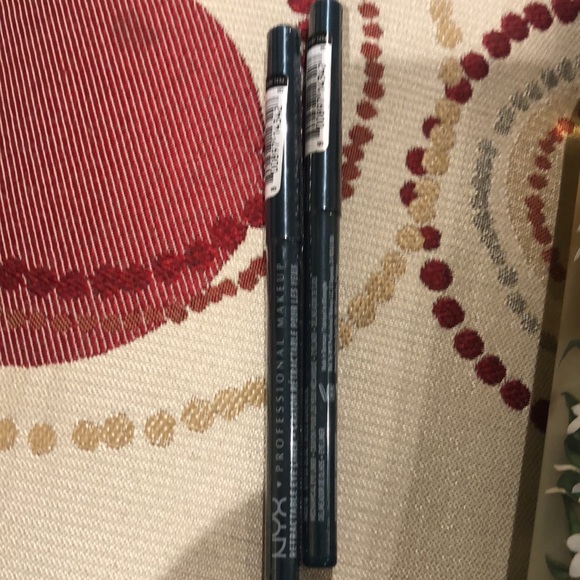 MAKEUP BUNDLE! Two NYX lipliners, and two eyeliners - Picture 2 of 7